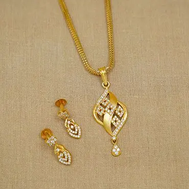 Radiant Flow Gold Pendant And Earrings Set 205mhoca14799 82mhoca15278